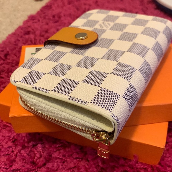 Trendy Medium Wallet for Women in a box - Picture 5 of 5